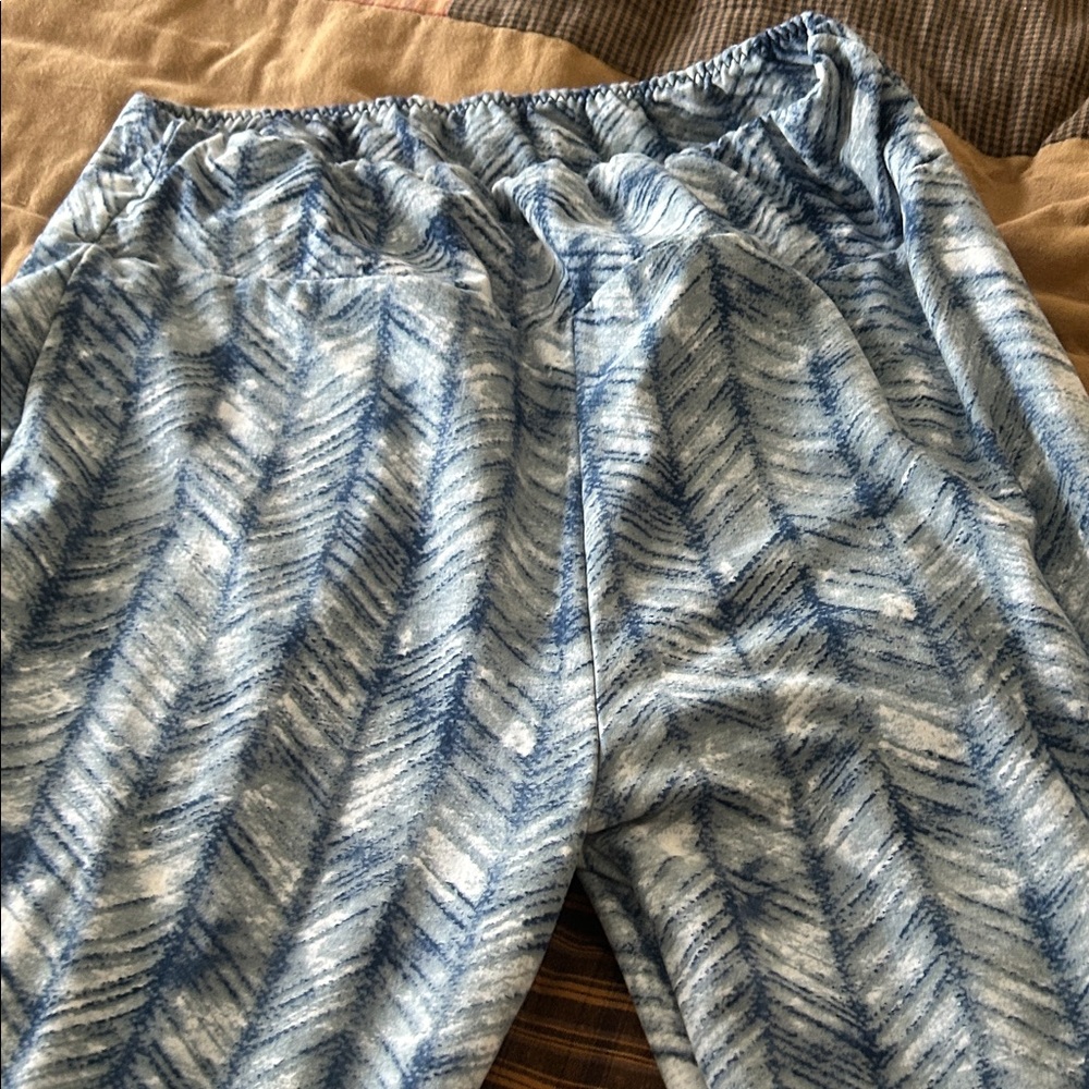 Leggings Depot Blue and White Patterned Leggings